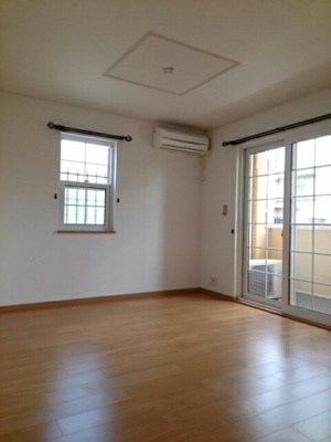 【居間・リビング】 | サンリット・ベル | ゆったり過ごせる居間です