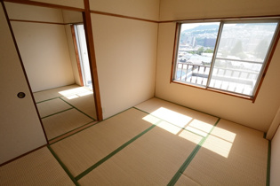 桜ヶ丘マンションの寝室