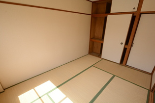 桜ヶ丘マンションの寝室