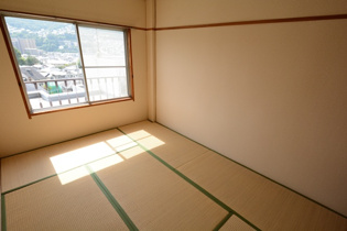 桜ヶ丘マンションの居間