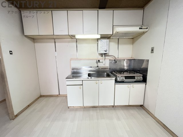壁付けキッチンでスペースを最大限有効活用できます！