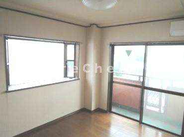 高橋ビルの寝室