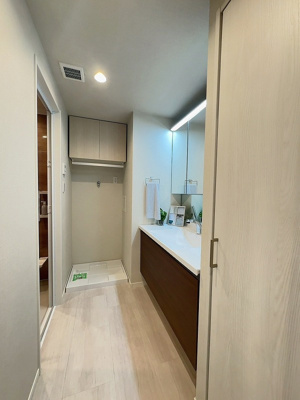 【独立洗面台】 | イニシアイオ目黒学芸大学 | 朝の身支度には欠かせない独立洗面化粧台です