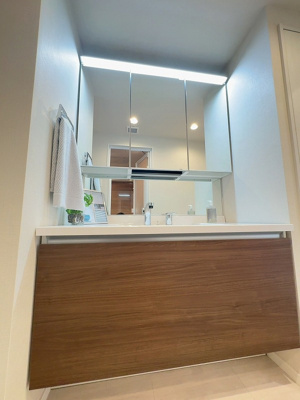 【独立洗面台】 | イニシアイオ目黒学芸大学 | 使いやすい独立洗面台です