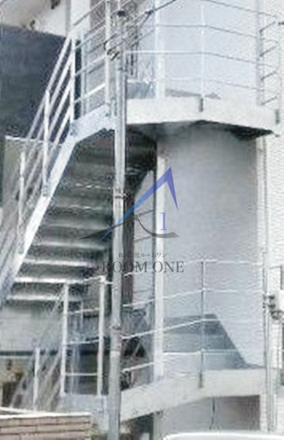 MELDIA新百合ヶ丘のその他共用部分|共有階段です。