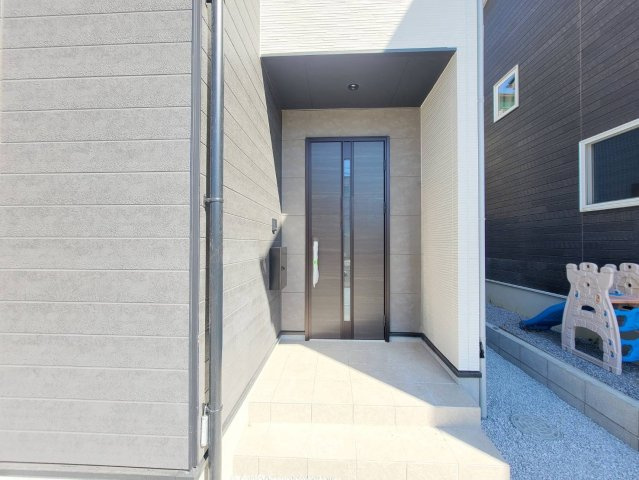 【LIGARE】宇都宮市さつき　限定１邸の外観|〇只今建築中〇
スーパーやコンビニなど、毎日の生活に欠かせない利便施設も徒歩圏内♪今から現地で確認されることをおススメします。
※2025年12月撮影