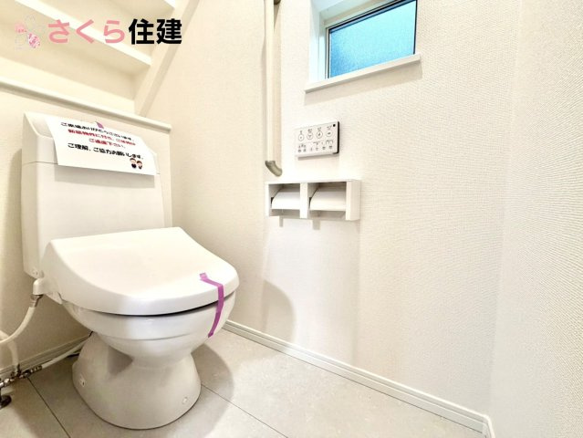 ハートフルタウン岩曽町1428番　A号棟のトイレ|トイレは各階完備。夜、トイレに起きても、2階の寝室から1階のトイレに降りる必要はありません。