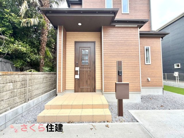 ハートフルタウン岩曽町1428番　A号棟の玄関|玄関扉はスマートキー対応で、両手に荷物があっても楽に簡単開け閉め！もちろんモニター付きインターホン！