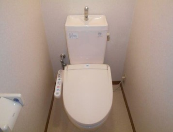 【トイレ】 | ハイツカメリア | 温水洗浄便座。