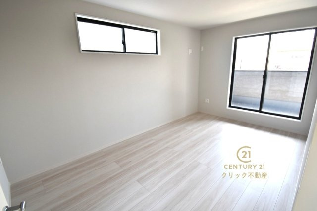 ケイアイフィット　水戸市堀町　25期 　2の洋室|二面窓は採光に優れお部屋を明るく照らします。２面の窓から景色が見えるので開放感があり、通風も良く快適にお過ごしいただけます。