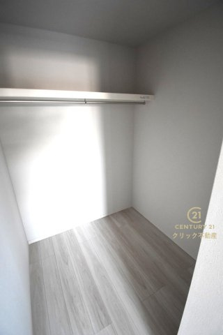 ケイアイフィット　水戸市堀町　25期 　2の収納|ウォークインクローゼットは自由度の高い収納スペース。服だけでなく、帽子やバッグなどもまとめて管理することができます。おしゃれが楽しくなりますね♪