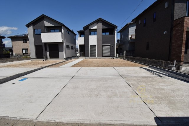 ケイアイフィット　水戸市堀町　25期 　2の駐車場|新築戸建てを購入する際、庭付き、駐車場付きは大変魅力的です。十分な駐車スペースがあれば、ご家族様それぞれが車をご所有の場合や来客の際も安心です。