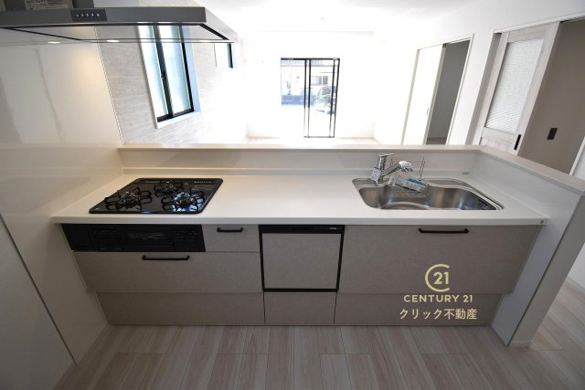 ケイアイフィット　水戸市堀町　25期 　2のキッチン|対面式システムキッチンは料理中や後片づけの間も会話が楽しめ、家族に一体感が生まれます。十分な広さのキッチンなら、家族での分担作業もはかどりそう！