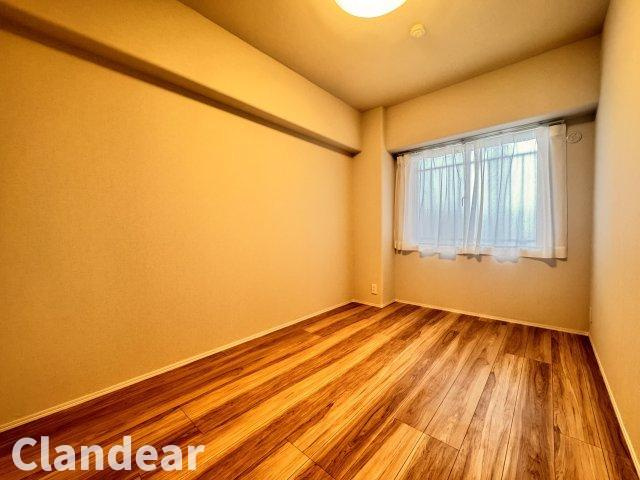 日商岩井草加マンションの洋室|ドキドキの新生活も、安心してスタート。ぴったりの住まいを見つけませんか？クランディアが一緒に住まい選びをサポートします‼　まずは、お気軽にお問合せください　＃クランディア