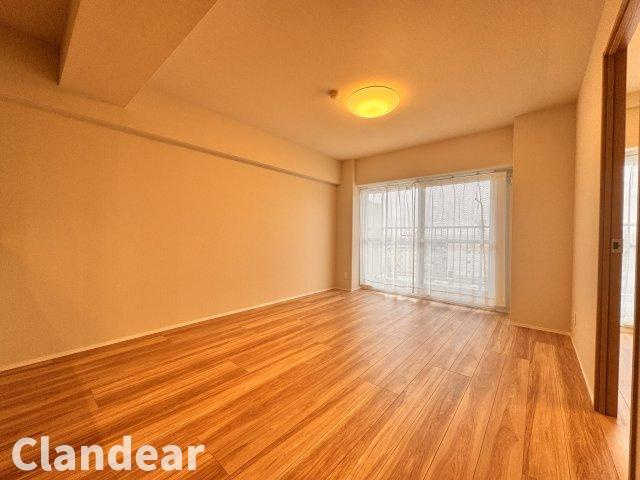 日商岩井草加マンションの洋室|ドキドキの新生活も、安心してスタート。ぴったりの住まいを見つけませんか？クランディアが一緒に住まい選びをサポートします‼　まずは、お気軽にお問合せください　＃クランディア
