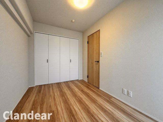 日商岩井草加マンションの洋室|ドキドキの新生活も、安心してスタート。ぴったりの住まいを見つけませんか？クランディアが一緒に住まい選びをサポートします‼　まずは、お気軽にお問合せください　＃クランディア