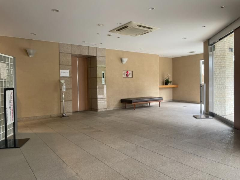 インペリアル菊名のエントランス