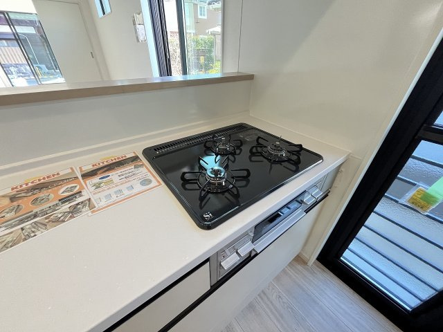 【キッチン】 | 春日市須玖南3丁目1期　1号棟（全2棟）【仲介手数料無料・0円】 | 施工例。施工例は完成時と異なる場合があります。