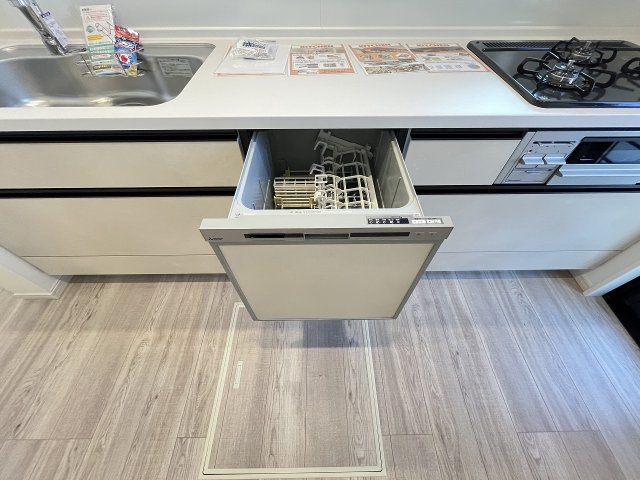 【キッチン】 | 春日市須玖南3丁目1期　1号棟（全2棟）【仲介手数料無料・0円】 | 施工例。施工例は完成時と異なる場合があります。