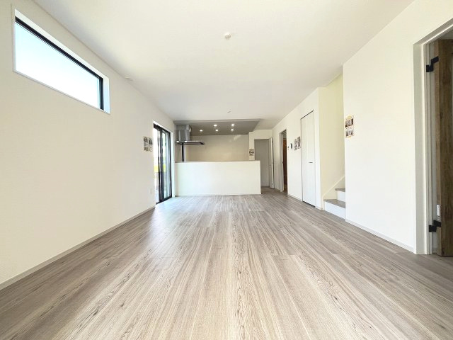 【内装】 | 春日市須玖南3丁目1期　1号棟（全2棟）【仲介手数料無料・0円】 | 施工例。リビングです。施工例は完成時と異なる場合があります。