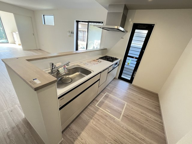 【キッチン】 | 春日市須玖南3丁目1期　1号棟（全2棟）【仲介手数料無料・0円】 | 施工例。施工例は完成時と異なる場合があります。