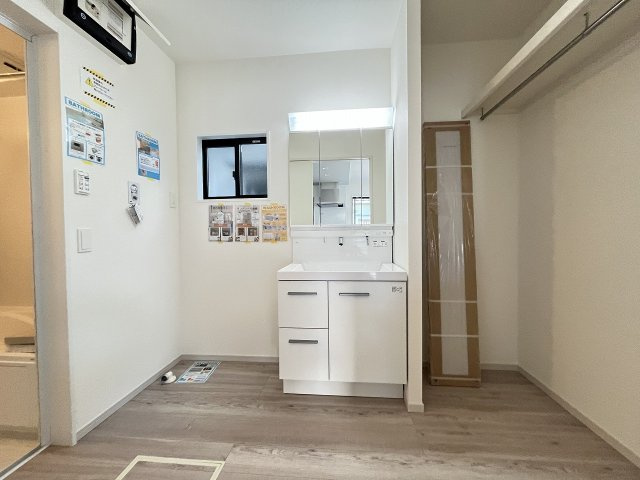 【洗面所】 | 春日市須玖南3丁目1期　1号棟（全2棟）【仲介手数料無料・0円】 | 施工例。施工例は完成時と異なる場合があります。