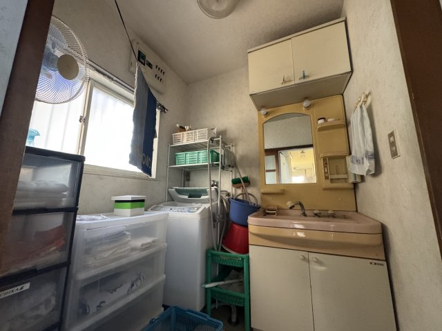 -三丁目不動産-深谷市原郷の洗面所