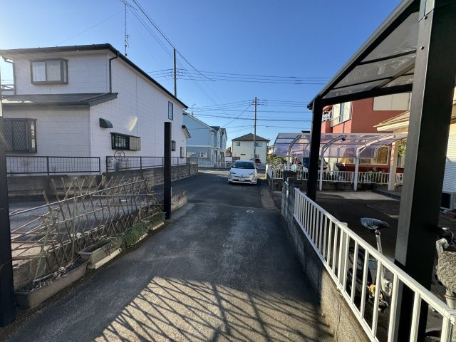 -三丁目不動産-深谷市原郷の前面道路含む現地写真
