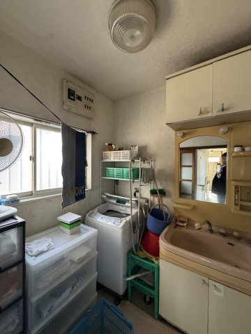 -三丁目不動産-深谷市原郷の洗面所