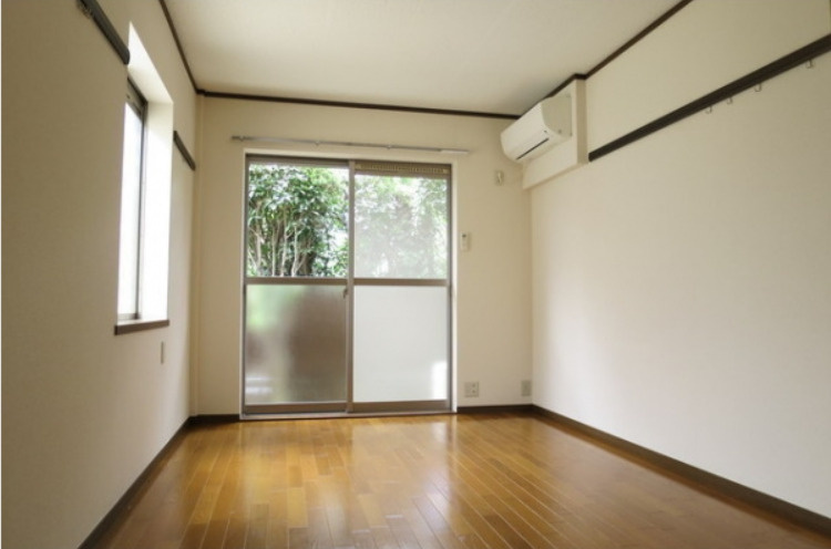 立花ハイツ　礼金０　テラス　角部屋　南西角住戸の居間・リビング