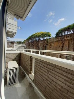 【バルコニー】 | メゾン・ラ・ジェルメ | 開放的で明るい空間を演出してくれるバルコニーです