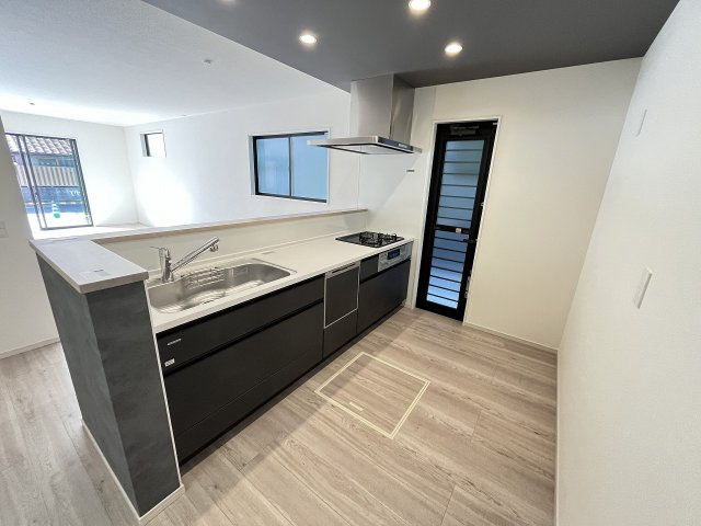 【キッチン】 | 春日市須玖南3丁目1期　2号棟（全2棟）【仲介手数料無料・0円】 | 施工例。施工例は完成時と異なる場合があります。