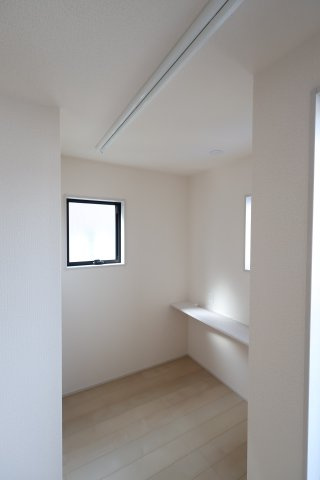 《仲介手数料無料》北区植竹町１丁目540-3新築一戸建てリーブルガーデンの内装|室内用の洗濯物干し竿があります。