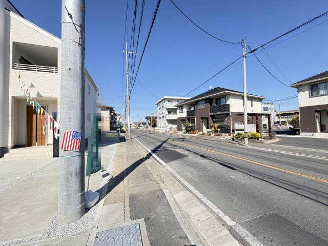 【前面道路含む現地写真】 | 熊谷市万平町第3   LiveleGarden.s　新築戸建　全4棟　4号棟