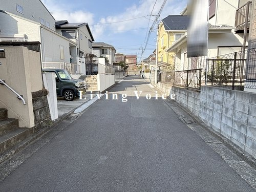 【前面道路含む現地写真】 | 【仲介手数料０円】伊勢原市高森台1丁目　中古一戸建て | 伊勢原市高森台1丁目　中古一戸建て