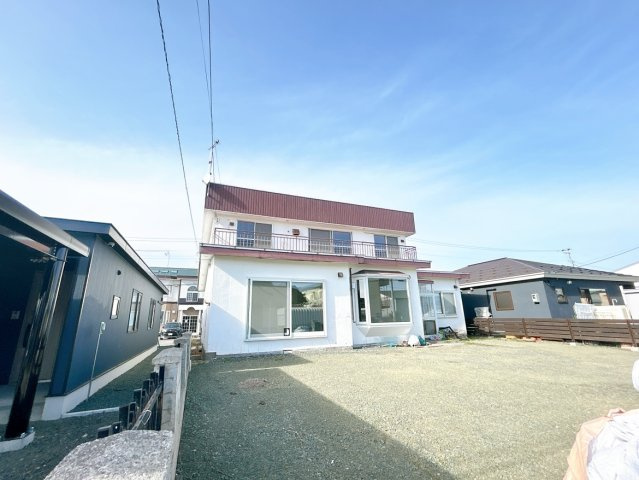 北見市北進町２丁目７番４号　中古売家の駐車場|【リフォーム中】駐車場です。こちらは解体して駐車スペースをより拡大予定です。