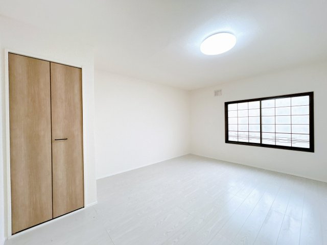 北見市北進町２丁目７番４号　中古売家の洋室|【リフォーム済】1階北西側和室は洋室へ変更致しました。1階にお部屋があると来客時などに便利ですね。