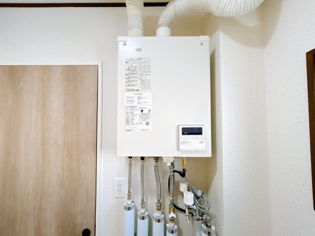 【発電・温水設備】 | 北見市北進町２丁目７番４号　中古売家 | 【リフォーム前】ボイラーです。新品のボイラーに交換予定です。消耗品ですので、新品交換されていると嬉しいですね。