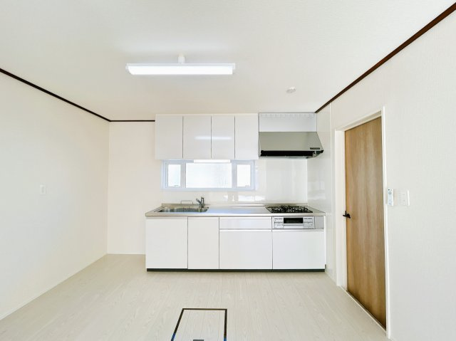 北見市北進町２丁目７番４号　中古売家のキッチン|【リフォーム済】新品のシステムキッチンに交換致しました。きれいなキッチンでお料理をお楽しみください。