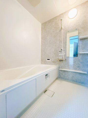 【浴室】 | 北見市北進町２丁目７番４号　中古売家 | 【リフォーム前】新品のユニットバスに交換します。写真は同仕様タイプの写真であり、実際に設置される製品と色やデザイン、形が異なる場合がございます。予めご了承ください。