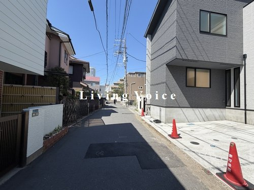 【前面道路含む現地写真】 | 【仲介手数料０円】藤沢市辻堂1丁目　新築一戸建て　全2棟 | 【仲介手数料０円】藤沢市辻堂1丁目　新築一戸建て　全2棟