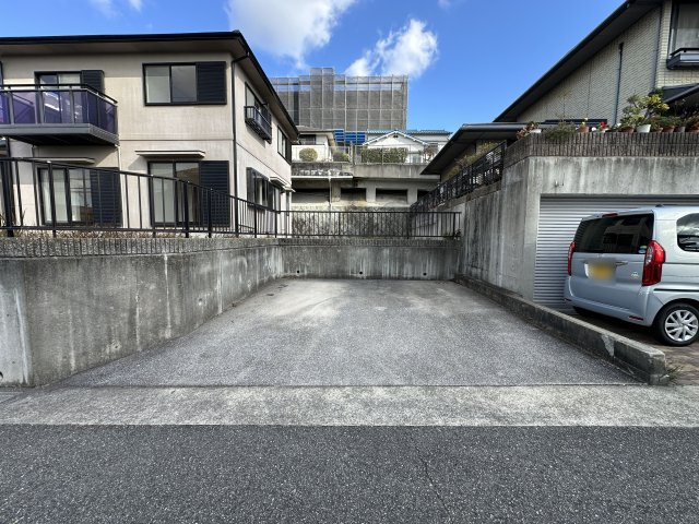 神戸市垂水区多聞台１丁目戸建の駐車場