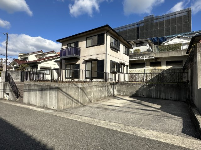 神戸市垂水区多聞台１丁目戸建の駐車場