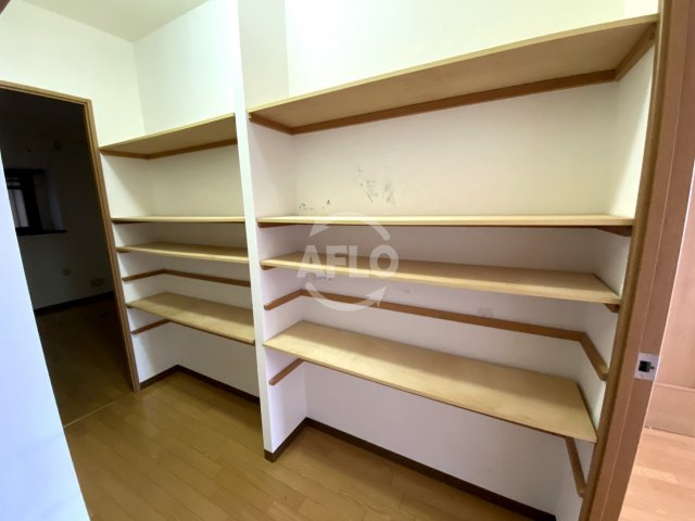 キングマンション江戸堀の収納|キングマンション江戸堀　ウォークインクローゼット