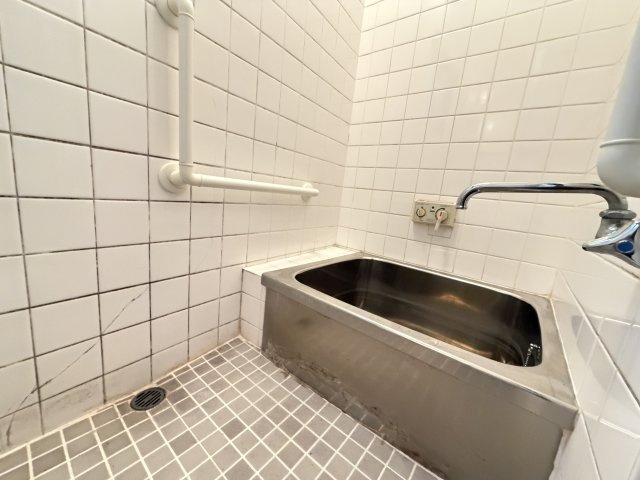 稲葉荘２丁目　中古戸建の浴室