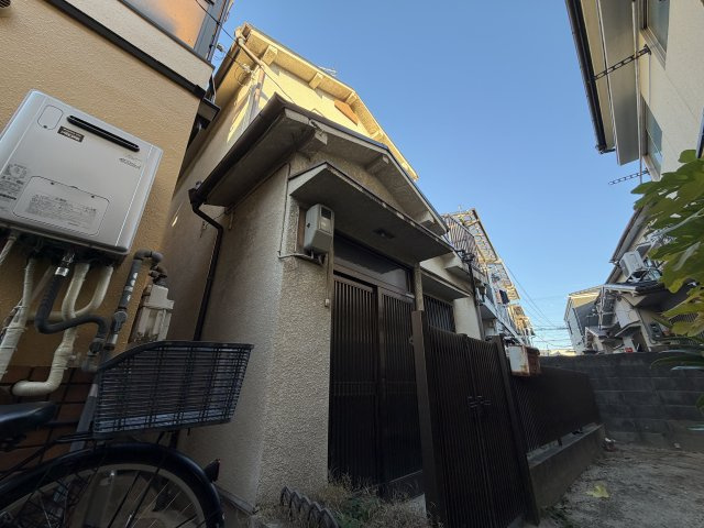 稲葉荘２丁目　中古戸建の前面道路含む現地写真