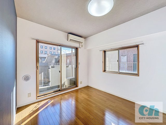 ファミーユ 308号室の居間・リビング