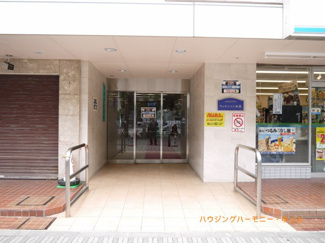 【エントランス】 | 清潔感と歓迎感があるエントランスホールとなります。