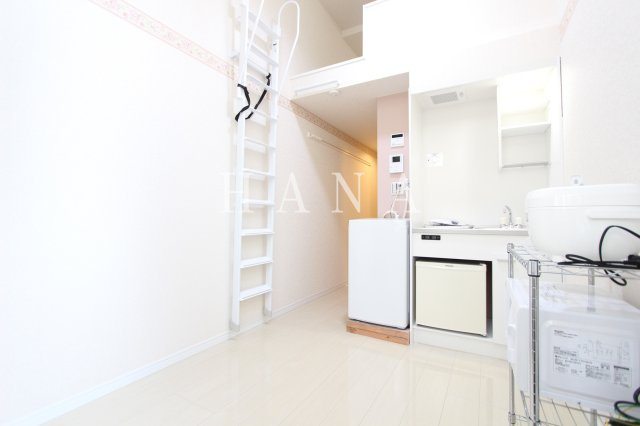 横浜市神奈川区白幡東町のアパートの居間・リビング