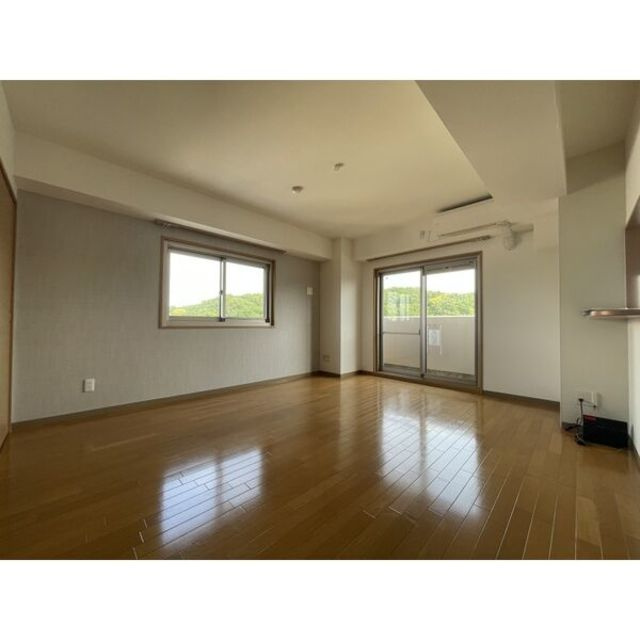 サン・東山公園ウエストの居間・リビング